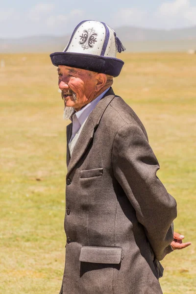 Song Kol Kyrgyzstan July 2018 Traditional Dress Wearing Elderly Man — Stock Photo, Image