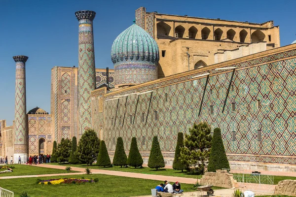 Samarkand Uzbekistán Abril 2018 Plaza Registan Famoso Complejo Samarcanda Uzbekistán — Foto de Stock