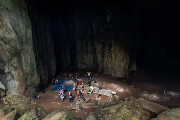 Taman Negara Malaisie Mars 2018 Touristes Campant Dans Une Grotte — Photo