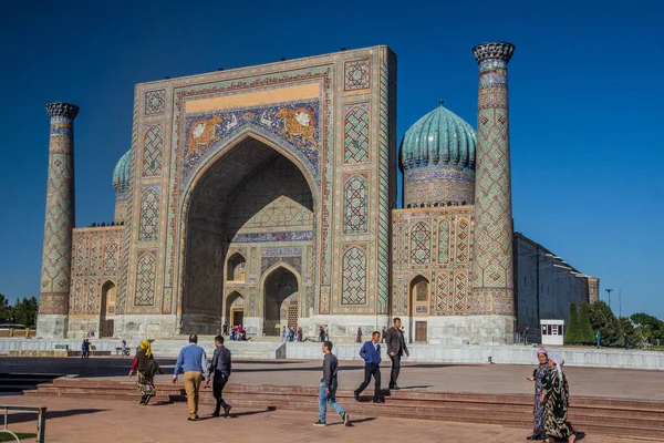 Samarkand Uzbekistan April 2018 Sher Dor Madrasa Samarkand Uzbekistan — Stockfoto