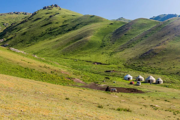 Acampamento Yurt Nas Montanhas Perto Lago Song Kul Quirguistão — Fotografia de Stock