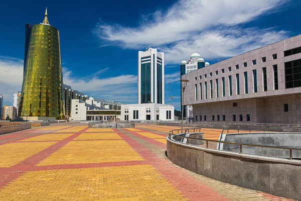 Kazakistan 'ın başkenti Astana' daki hükümet binaları (şimdiki Nur-Sultan).