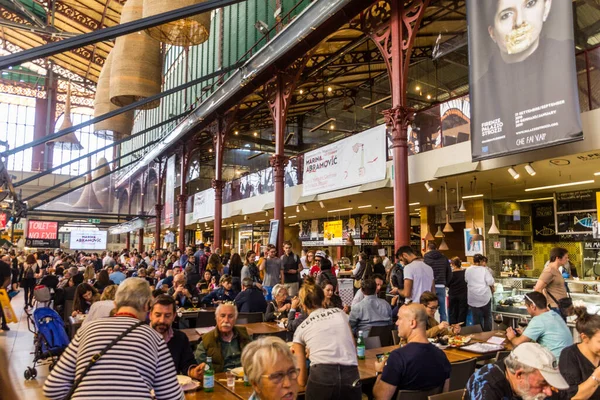 Флоренция Италия Октября 2018 Года Люди Едят Фуд Корте Mercato — стоковое фото