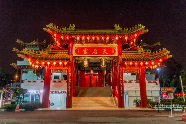 马来西亚吉隆坡天后寺的夜景 — 图库照片