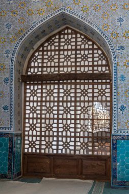SHAHRISABZ, UZBEKISTAN: 29 Nisan 2018: Shahrisabz, Özbekistan 'daki Kok Gumbaz camiinin içi
