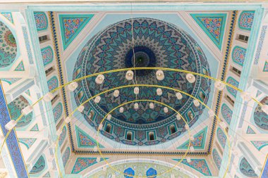 ASTANA, KAZAKHSTAN - 8 Temmuz 2018: Astana 'daki Nur-Astana Camii (şimdiki adıyla Nur-Sultan), Kazakistan' ın başkenti.