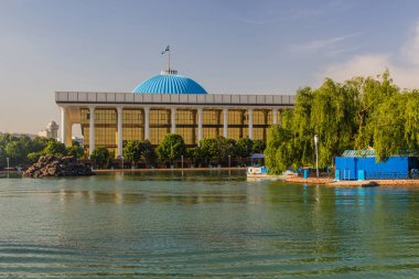 Özbekistan, Taşkent 'teki Oliy Majlis parlamento binası