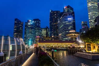 SINGAPORE, SINGAPORE - 12 Mart 2018: Marina Körfezindeki Clifford İskelesi, Singapur