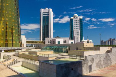 Kazakistan 'ın başkenti Astana' daki parlamento binaları (şimdiki Nur-Sultan).