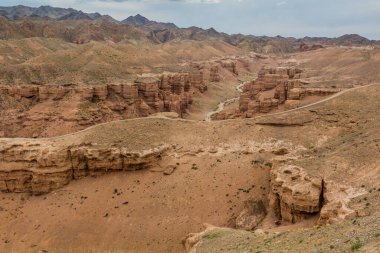 Kazakistan 'daki Sharyn Nehri' nden Charyn Kanyonu