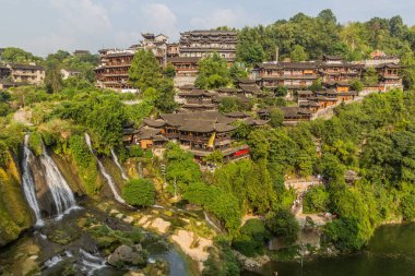 Furong Zhen kasabası ve şelale manzarası, Hunan bölgesi, Çin