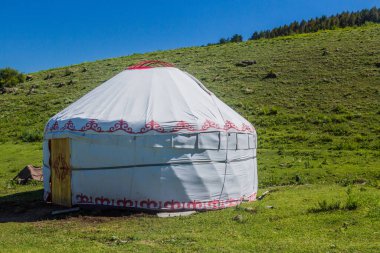 Kırgızistan Karakol yakınlarındaki Kerege Tash köyü yakınlarındaki Yurt