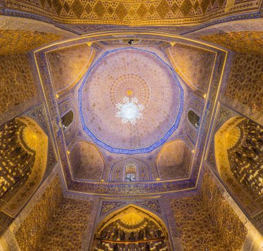 SAMARKAND, UZBEKISTAN - 27 Nisan 2018: Semerkant, Özbekistan 'daki Gur-e Amir Anıtmezarı' ndan Cupola