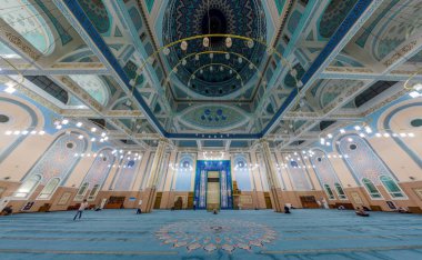 ASTANA, KAZAKHSTAN - 8 Temmuz 2018: Astana 'daki Nur-Astana Camii (şimdiki adıyla Nur-Sultan), Kazakistan' ın başkenti.