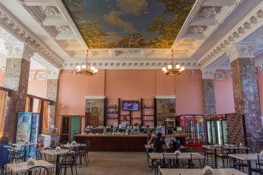 VOLGOGRAD, RUSSIA - 28 Haziran 2018: Volgograd tren istasyonundaki kafe, Rusya