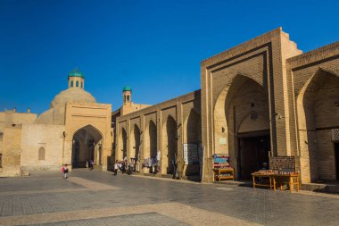 BÜKHARA, UZBEKISTAN - 2 Mayıs 2018: Buhara, Özbekistan 'daki Toqi Sarrofon Çarşısı