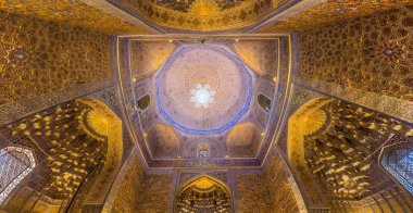 SAMARKAND, UZBEKISTAN - 27 Nisan 2018: Semerkant, Özbekistan 'daki Gur-e Amir Anıtmezarı' ndan Cupola