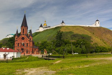 Tobolsk, Rusya 'daki Roma Katolik Kutsal Üçleme Kilisesi ve Kremlin