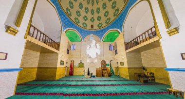 DERBENT, RUSSIA - 22 Haziran 2018: Rusya 'nın Dağıstan Cumhuriyeti' ndeki Cuma Derbent Camii 'nin İçi