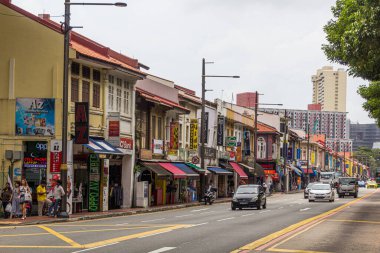 SINGAPORE, SINGAPORE - 10 Mart 2018: Küçük Hindistan 'da Serangoon Yolu.