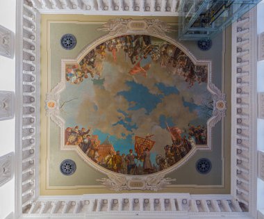 VOLGOGRAD, RUSSIA - 28 Haziran 2018: Volgograd tren istasyonundaki tavan resimleri, Rusya