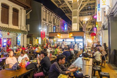 SINGAPORE, SINGAPORE - 10 Mart 2018: Singapur 'daki Chinatown Food Street (Smith Caddesi)
