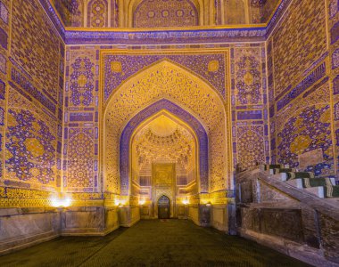 SAMARKAND, UZBEKISTAN: 28 Nisan 2018: Semerkand, Özbekistan 'da Madrasa Tilya Kori' nin İçişleri