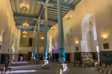 SAMARKAND, UZBEKISTAN: 28 Nisan 2018: Semerkand, Özbekistan 'da Ulugh Beg Madrasa' nın İçi