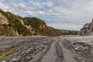 Filipinler 'deki Pinatubo volkanının çamur akışı