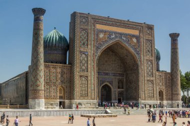 SAMARKAND, UZBEKISTAN: 28 Nisan 2018 Sher Dor Madrasa Semerkant, Özbekistan