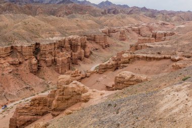 Kazakistan 'daki Sharyn Nehri' nden Charyn Kanyonu