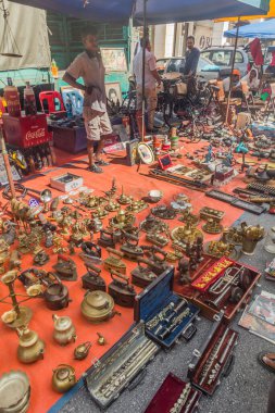 IPOH, MALAYASIA - 25 Mart 2018: Ipoh, Malezya 'da bir caddede bit pazarı.