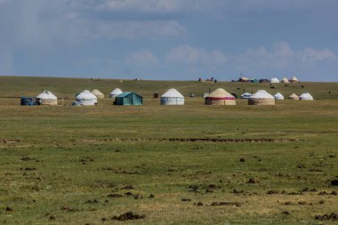 Kırgızistan, Song Kul Gölü kıyısında Yurt Kampı