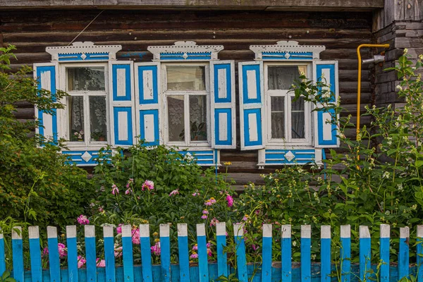 Tipica Vecchia Casa Legno Russa Nella Città Tyumen Russia — Foto Stock