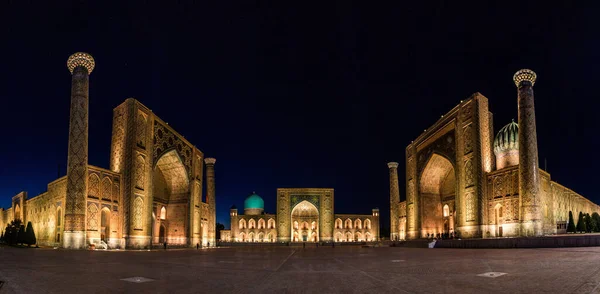 Večerní Pohled Náměstí Samarkandu Uzbekistán — Stock fotografie