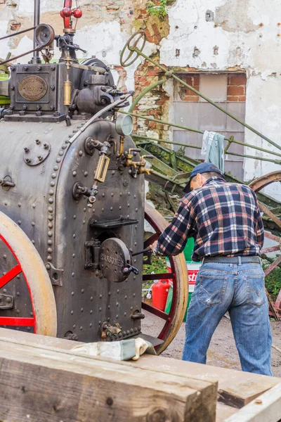 Zamberk Tschechien September 2018 Beladung Einer Tragbaren Dampfmaschine Museum Für — Stockfoto