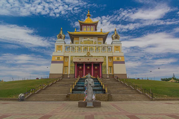 Buddhistický Chrám Zlatý Příbytek Buddhy Shakyamuniho Elistě Rusko — Stock fotografie