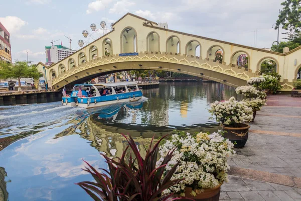 Malacca Malasia Marzo 2018 Puente Chan Boon Cheng Sobre Río —  Fotos de Stock