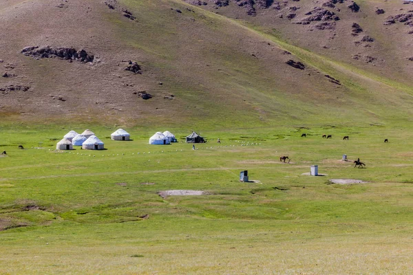 Camp Yourtes Près Lac Song Kul Kirghizistan — Photo