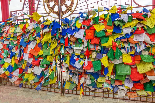 Bandeiras Budistas Portão Complexo Templo Budista Morada Dourada Buda Shakyamuni — Fotografia de Stock