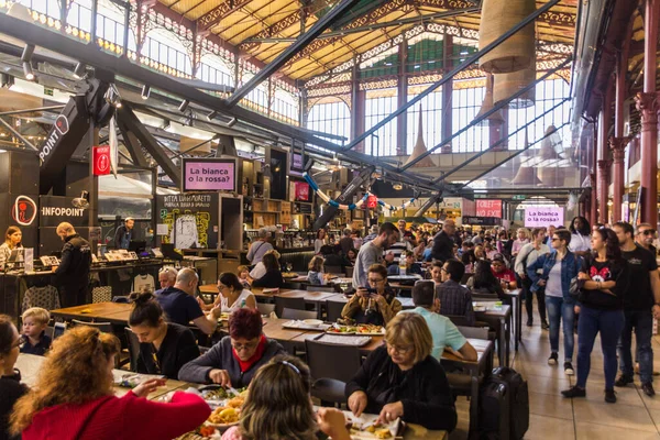 Florence Italy October 2018 People Eat Food Court Mercato Centrale — Stock Photo, Image