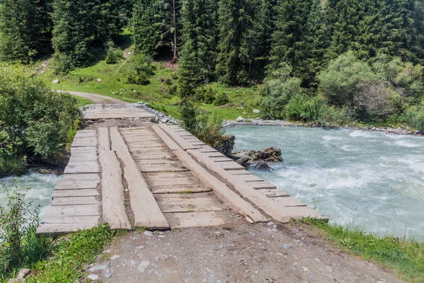 Most Přes Řeku Karakol Kyrgyzstánu — Stock fotografie