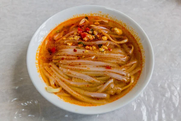 アシュラン フーキルギスの典型的な食事 麺と辛いスープ — ストック写真