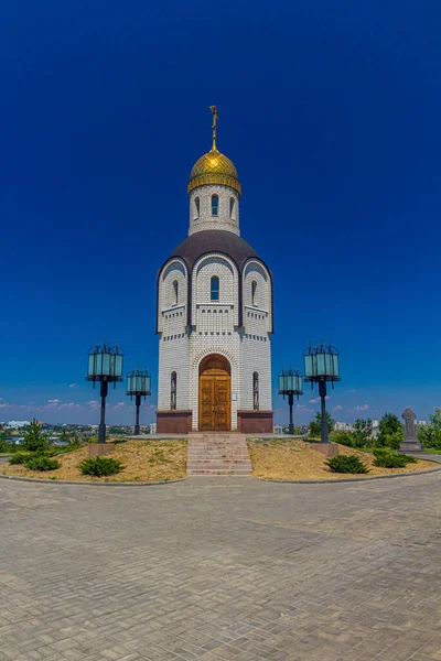 ロシアのヴォルゴグラードのママエフ ヒルにあるウラジーミルの聖母教会 — ストック写真