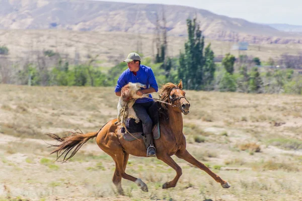 Issyk Kul Kyrgyzstan Lipiec 2018 Gracz Kok Boru Tradycyjnej Gry — Zdjęcie stockowe