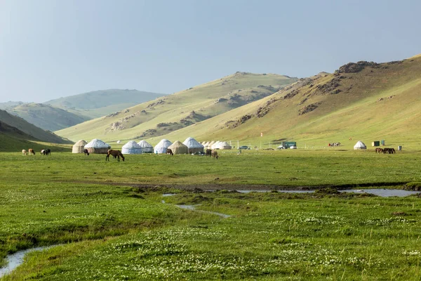 Acampamento Yurt Perto Lago Song Kul Quirguistão — Fotografia de Stock