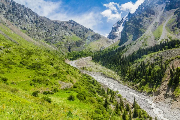 Долина Ала Арча Кыргызстане — стоковое фото