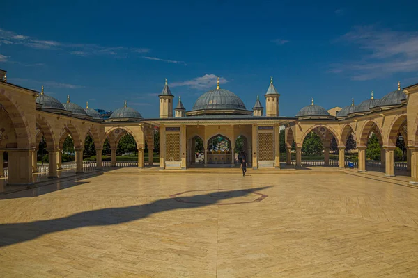 Grozny ロシア 2018年6月25日 ロシアのグロズニーにあるアフマド カディロフ モスク 正式にはチェチェンの中心として知られています の中庭 — ストック写真