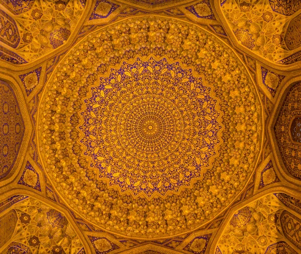 Ceiling Madrasa Tilya Kori Samarkand Uzbekistan — стокове фото