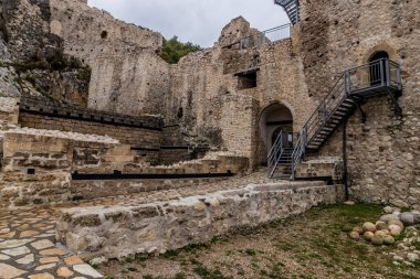 Sırbistan 'ın Golubac ortaçağ kalesine bakış